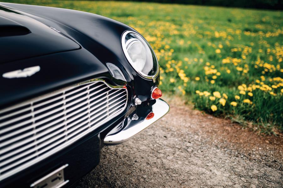 Детали экстерьера Aston Martin Volante 1965 года  (фото 31 из 35)